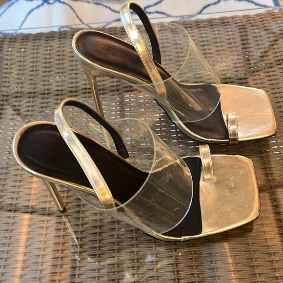 Gold and clear heels for your next party! European size 39 so it would be 8 1/2 - Picture 1 of 8